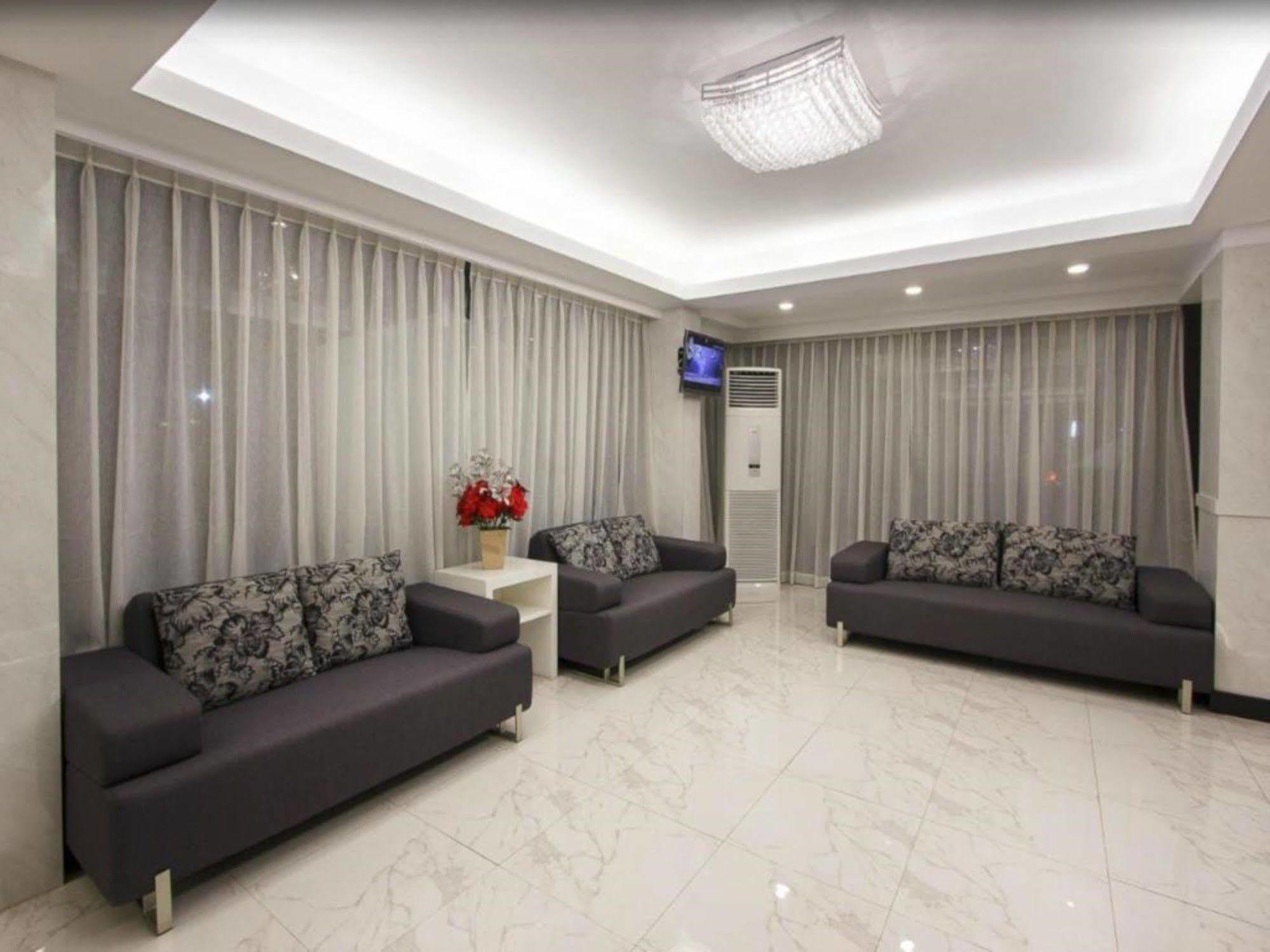 Hotel Esta Янгон Экстерьер фото